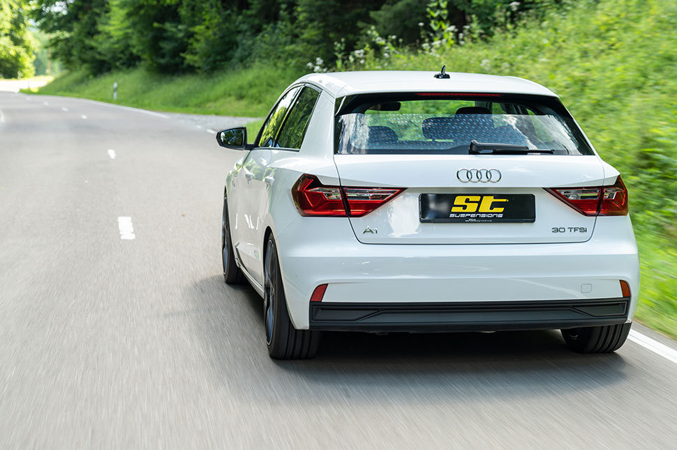 Die ST Gewindefedern ermöglichen ein direkteres Handling und verleihen dem Audi A1 Typ GB ein sportliches Fahrverhalten.
