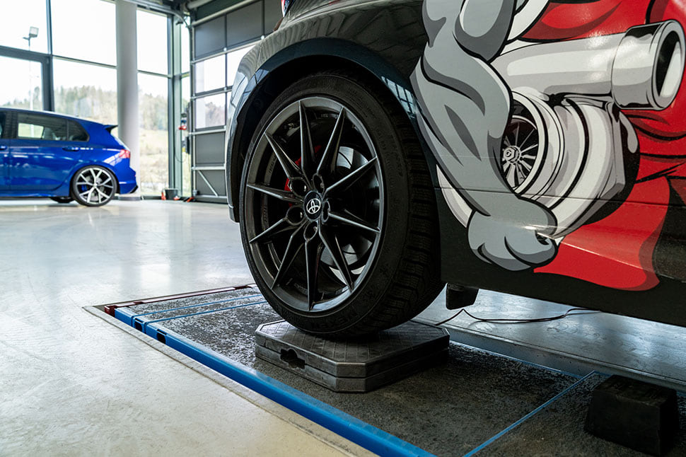 In unserem Stammsitz in Fichtenberg finden unsere Kollegen die optimale Tieferlegung für dein Fahrzeug