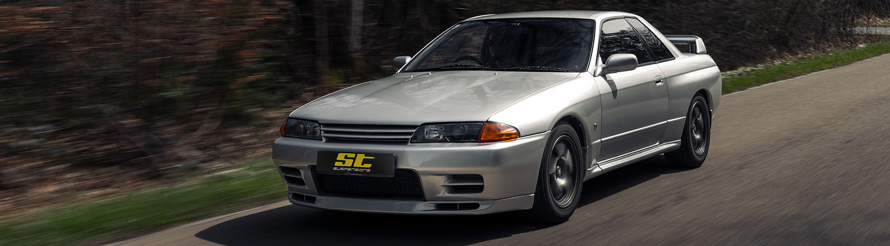 Perfekt für das sportliche Fahren auf der Straße ist das ST XTA plus 3 Gewindefahrwerk für den Nissan Skyline GT-R (R32) entwickelt worden.